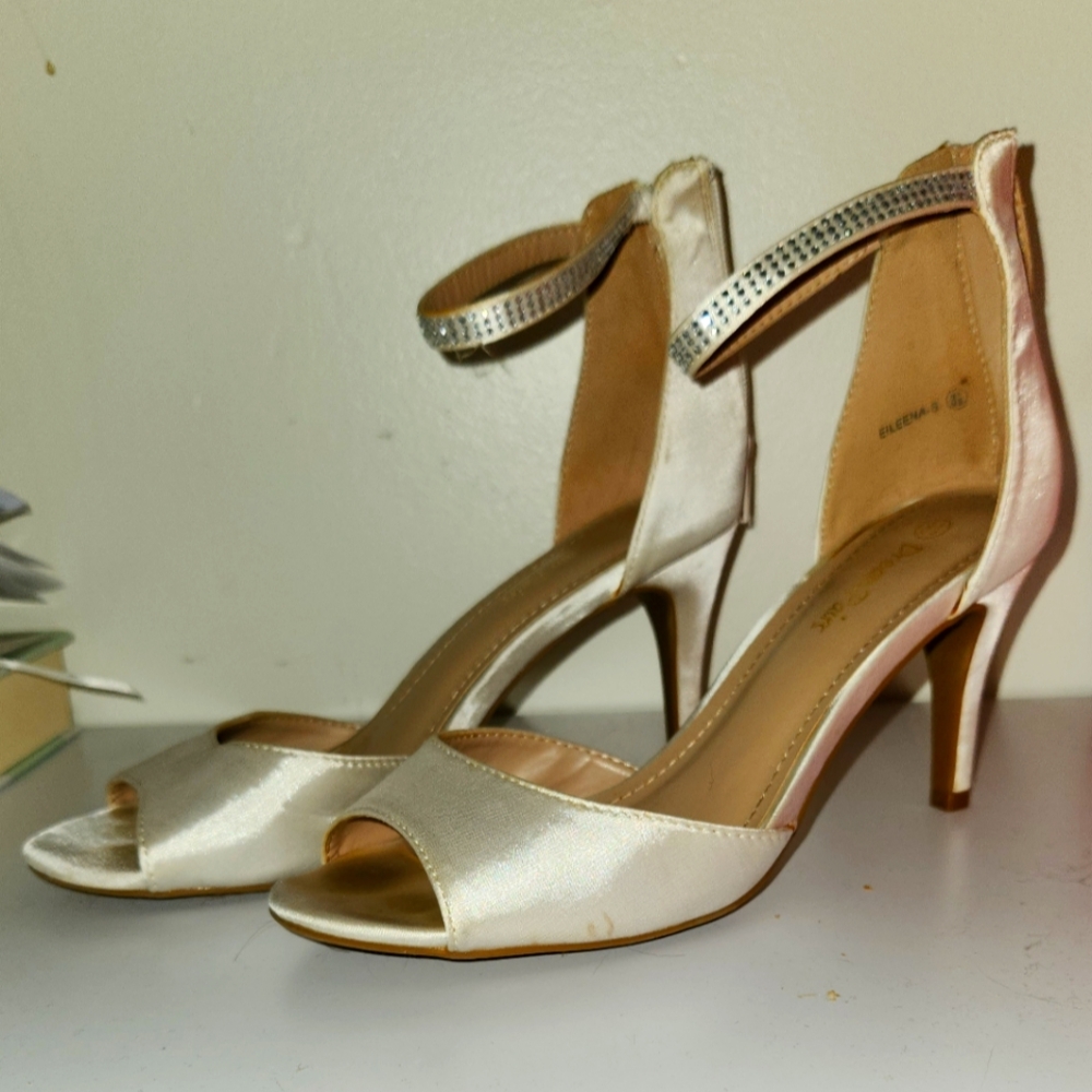 Dream Pairs White Heels with Rhinestone Straps, Size 8.5, 3.5 inch heel